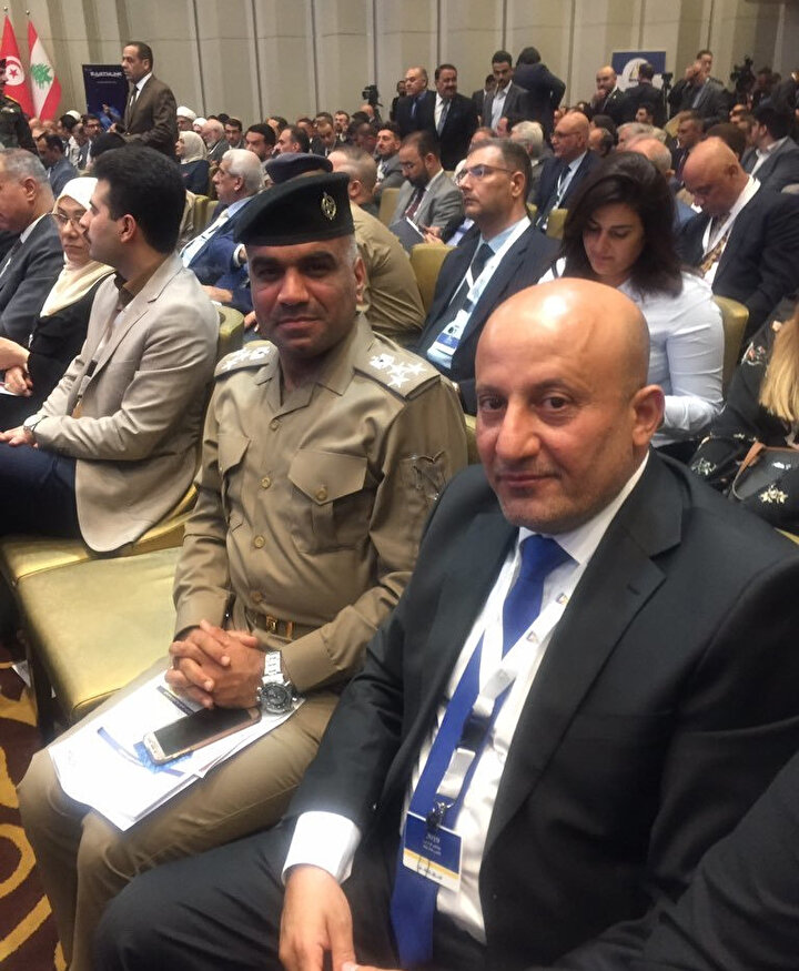 Irak Araştırmaları Uzmanı Dr. Watheq Al-Sadoon (en önde)