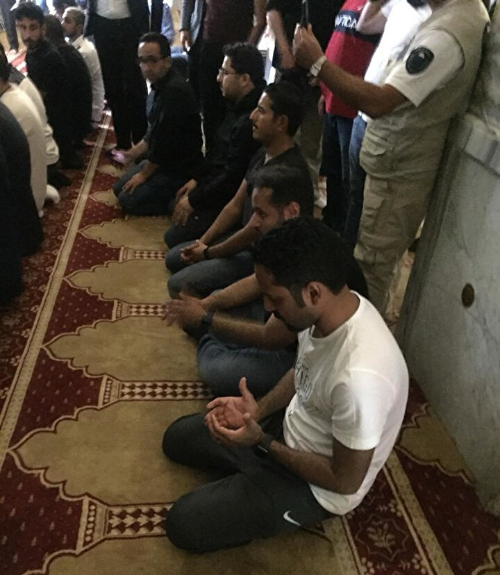 Filstinlilerin tepkisiyle karşılaşan heyet, namaz kıldıktan sonra Mescid-i Aksa'dan ayrıldı.