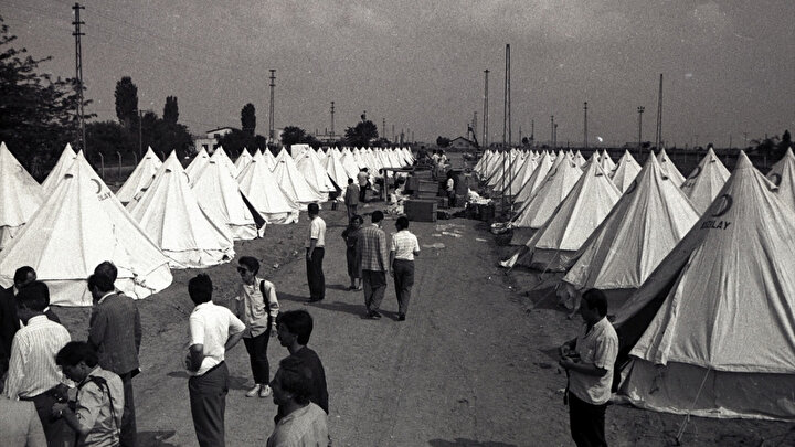 1989'da Bulgaristan'dan sınır dışı edilen Türkler için Edirne'de kurulan çadırkent.