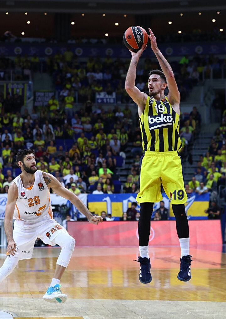 Nando De Colo 39 sayı ile kariyer rekoru kırdı