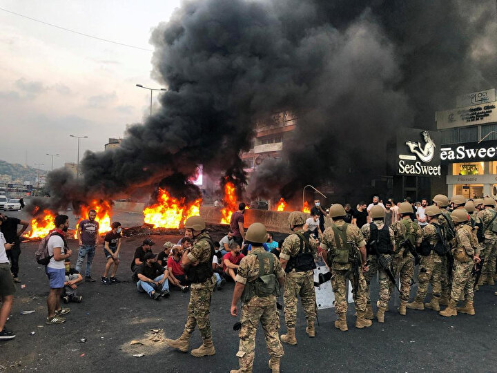 Lübnan ekonomisinin kötü gidişatı ülkede sık sık protesto gösterilerinin düzenlenmesine sebep oluyor.