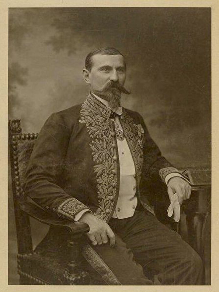 Fransız Komutan Emile Gentil.
