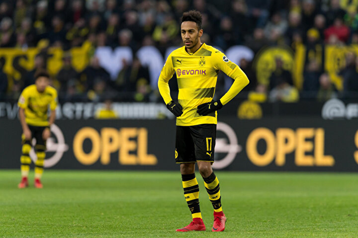 Aubameyang 2015-16 sezonunda bundesliga'da 25 gol atmıştı.