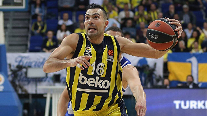 Sloukas bu sezon 12.3 sayı ortalamasıyla oynuyor.