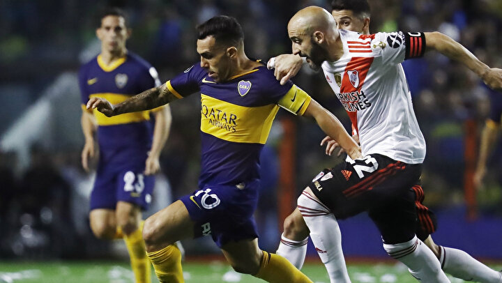 Carlos Tevez 90 dakika forma giydi.