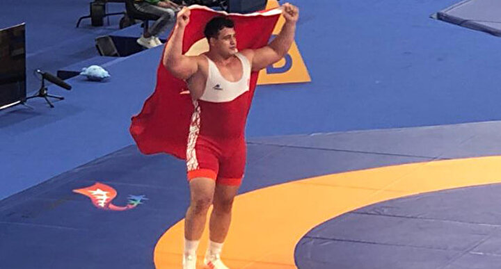 130 kiloda Rıza Kayaalp şampiyon oldu.
