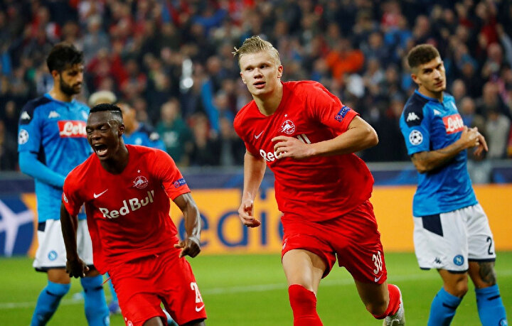 Erling Haaland Napoli'ye karşı 2 gol kaydetti.