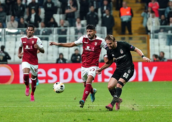 Caner Erkin 90 dakika sahada kaldı.