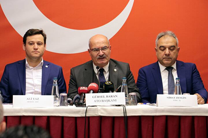 Ankara Ticaret Odası (ATO) Yönetim Kurulu Başkanı Gürsel Baran, bir konuşma yaparken görünüyor.