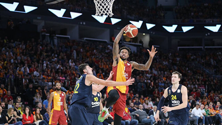 Fenerbahçe Beko bu sezon ligde ilk yenilgisini aldı.