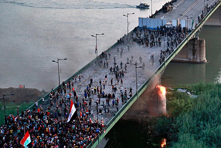 Hükümet binalarının bulunduğu Yeşil Bölge’ye giden köprü.