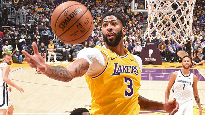 Anthony Davis 26 serbest atış isabeti ile kulüp rekoru kırdı.