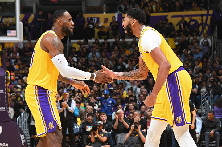 Lebron James de 23 sayı 8 asist ile oynadı.