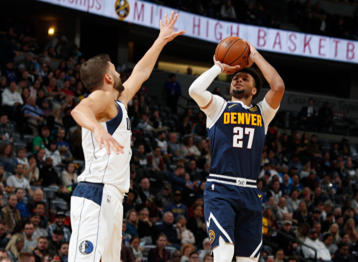 Maxi Kleber 14 sayıyla maçı tamamladı.