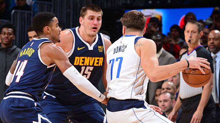 Luka Doncic 12 sayı 5 asist üretii.