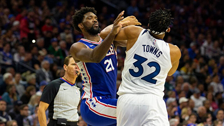 Joel Embiid mücadelede 19, Karl-Anthony Towns ise 13 sayıyla maçı tamamladı.