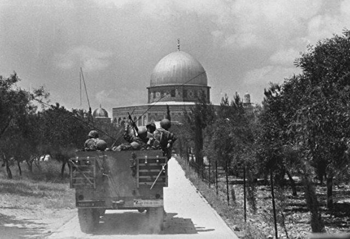 Kubbet-üs Sahra'ya doğu ilerleyen İsrail askerleri, 1967.