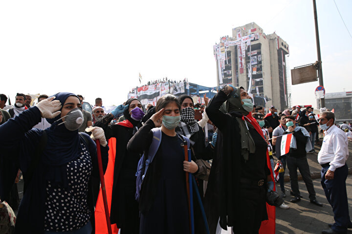 Türk lokantası, Tahrir Meydanı'nı gören hakim bir yerde bulunuyor.
