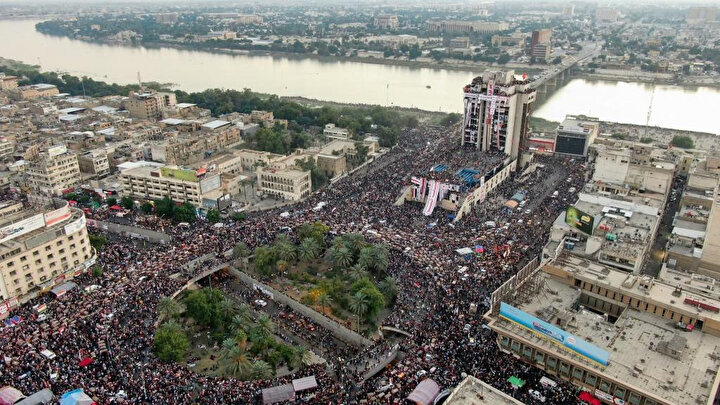 Tahrir Meydanı'na hakim konumdaki Türk lokantası.