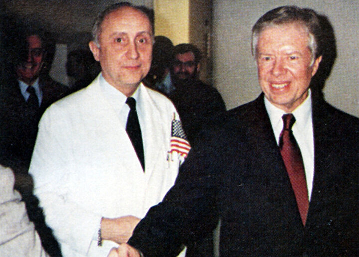 Jimmy Carter, 20 Ocak 1981'de serbest bırakılan rehineleri Batı Almanya'da karşıladı.