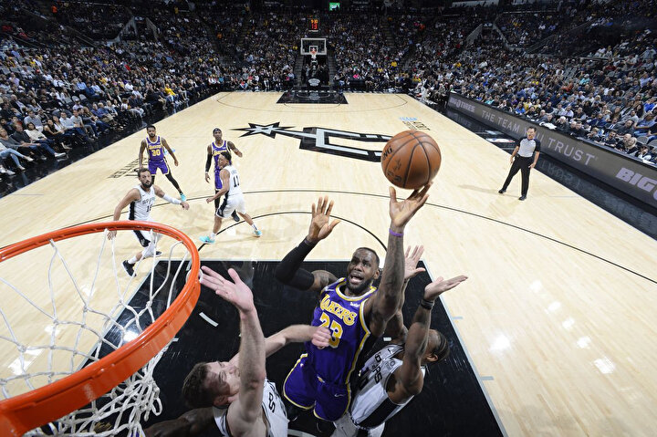 Lakers 6 karşılaşmada 5 galibiyet elde etti.
