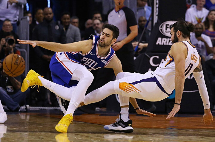 Furkan Korkmaz 33 dakika süre aldığı mücadelede 20 sayı üretti.