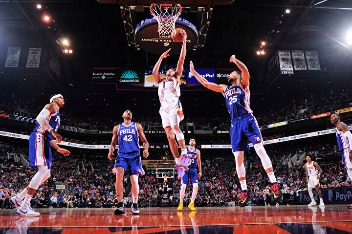 Devin Booker 40 sayı atarak 6000 sayı barajını NBA tarihinde en genç yaşta geçen sekizinci oyuncu oldu.