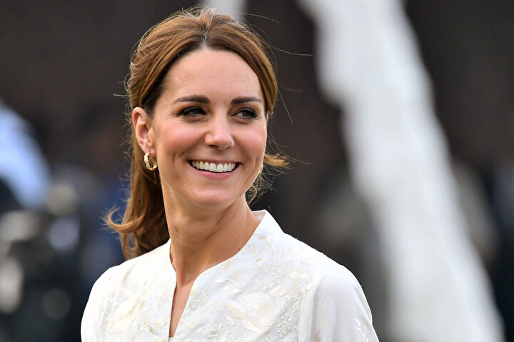 Kate Middleton, Meghan'a karşı örnek olarak gösteriliyor.