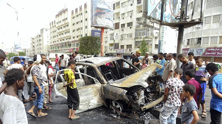 Yemen güçlerinin kontrolündeki geçici başkent Aden’de meydana gelen bir patlama.