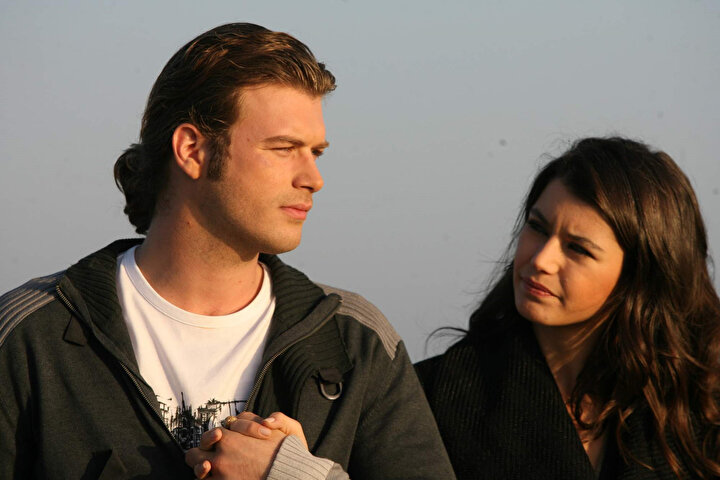 Aşk-ı Memnu / Kıvanç Tatlıtuğ ve Beren Saat.