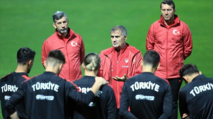 A Milli Takım Şenol Güneş önderliğinde İzlanda maçı öncesi son hazırlıklarını yaptı.