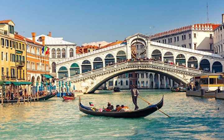 Venedik'i her yıl 19 milyon civarında turist ziyaret ediyor.
