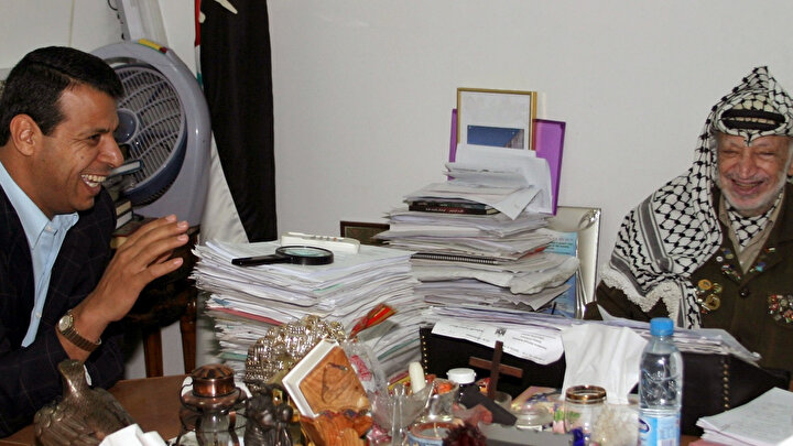 Dahlan, Arafat'la birlikte.