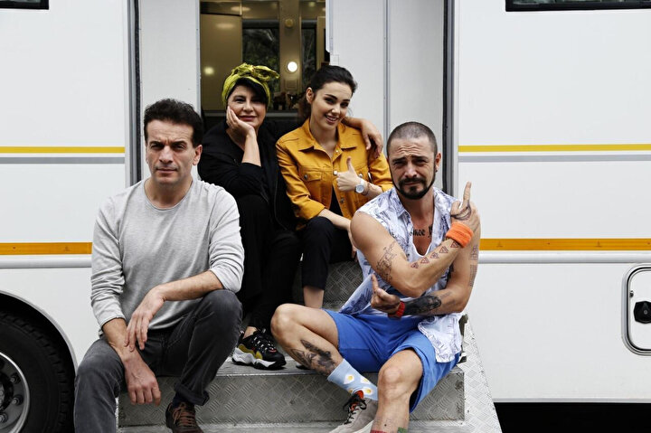 Baba Parası filmi oyuncuları: Murat Cemcir, Devrim Yakut, Ahmet Kural, Yağmur Tanrısevsin