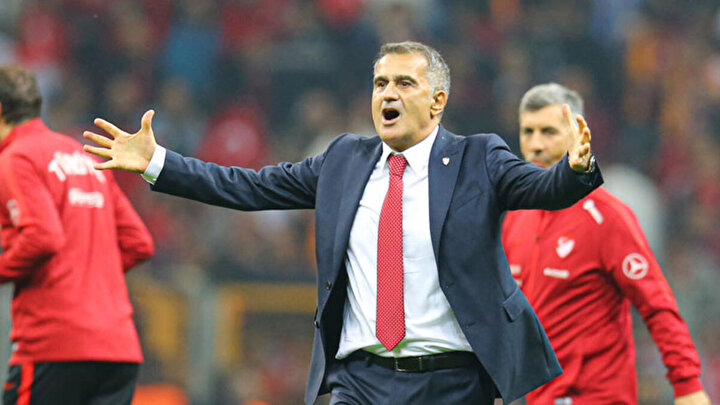 Şenol Güneş'in maç sonrası sevinci kameralara yansıdı.
