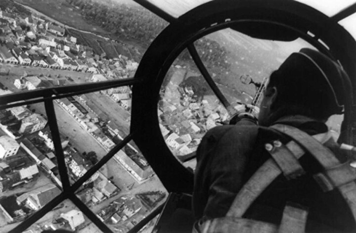 Bir Alman bombardıman uçağından Polonya'nın henüz hasar görmemiş hali.