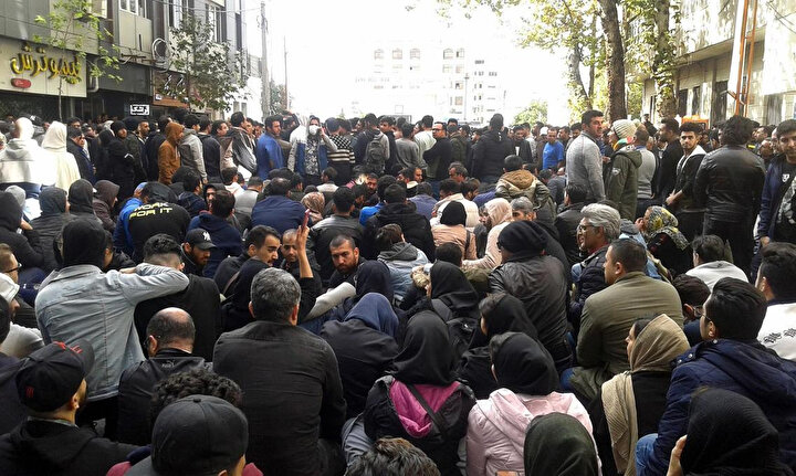 Gösterilere katılan eylemciler gözaltına alındı.