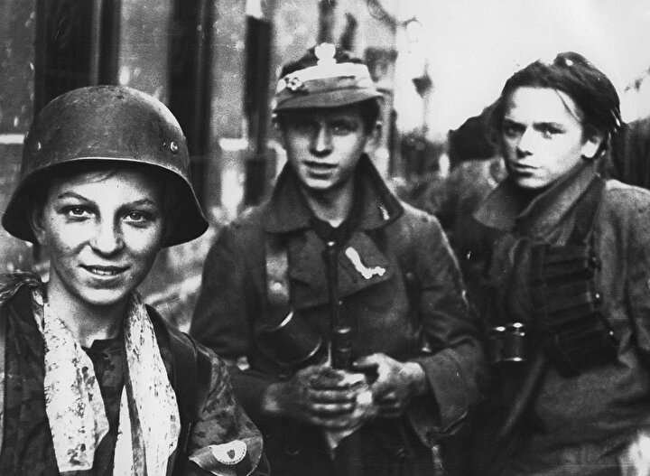 Nazi Almanyası’nın işgali altında olduğu dönemde Polonya’daki direniş hareketi Armiya Krayova'nın genç neferleri.
