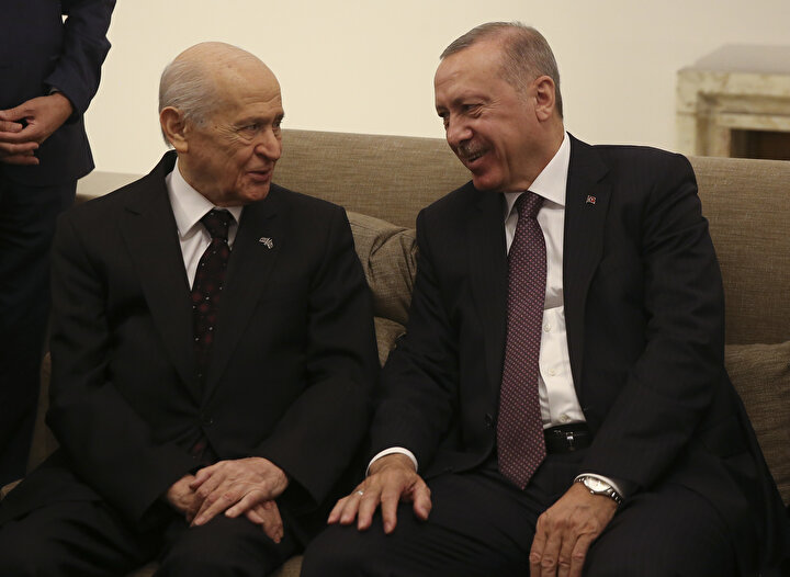 Bahçeli ile Erdoğan'ın görüşme sırasında yüzleri gülüyor