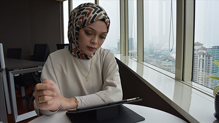 Malezyalı moda tasarımcısı Nurzulaikha Türk dizilerinin Türkçe öğrenmeye de katkı sağladığını söyledi.