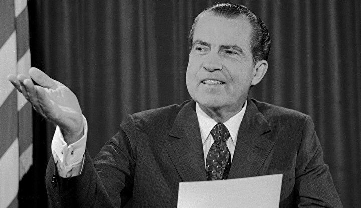 1970'lerde azil soruşturması açılan eski ABD Başkanı Richard Nixon'ın azil soruşturmasının ardından onay oranlarında ciddi bir azalma saptanmıştı.