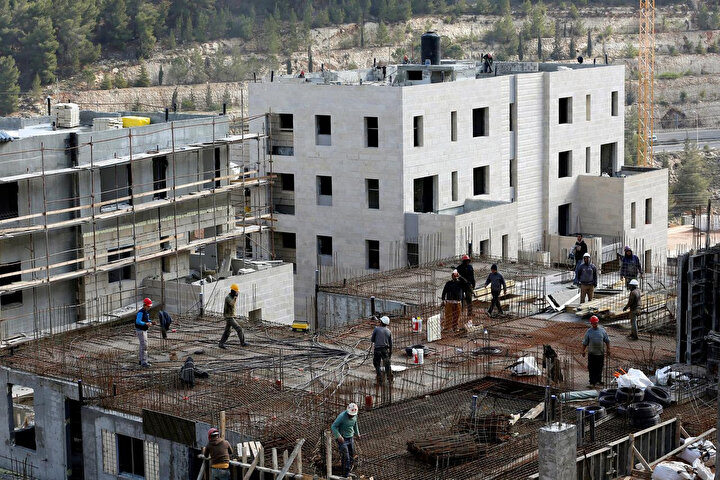 İşgal altındaki Doğu Kudüs'te Yahudi yerleşim birimi inşaatları hızla devam ediyor.