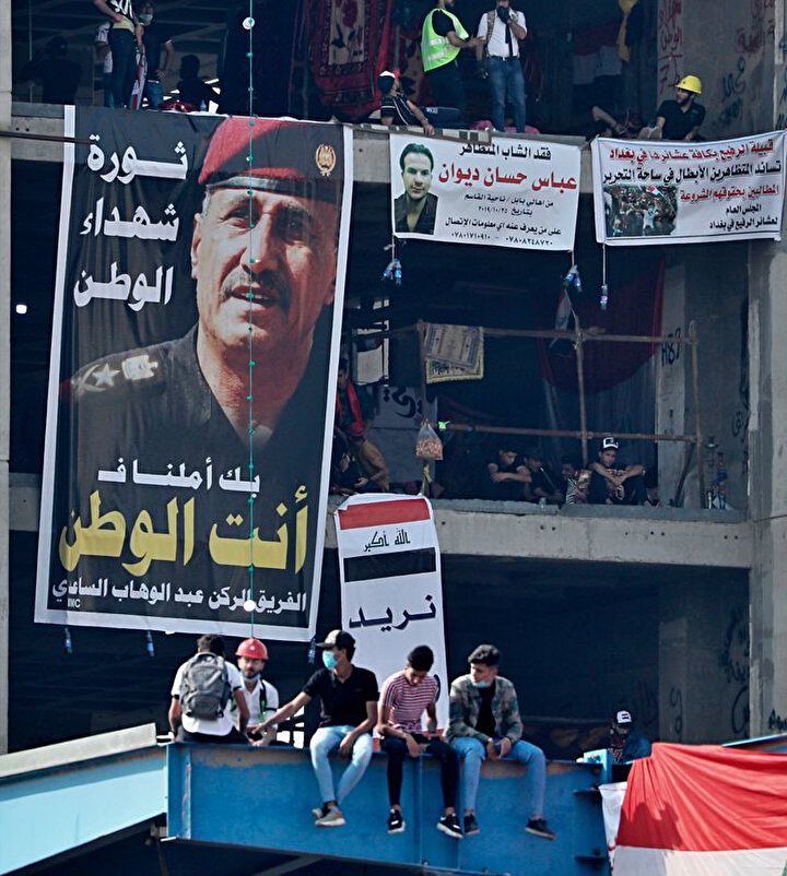 Irak'ta hükumet karşıtı gösteriler sırasında General Abdulvahap Saadi'nin posterleri asıldı.