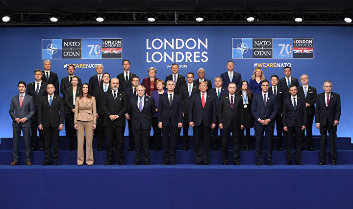 NATO Liderler Zirvesi'nde geleneksel aile fotoğrafı