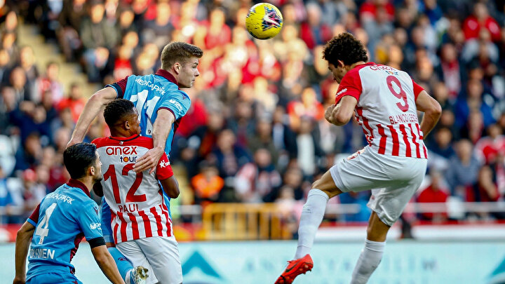 Sörloth bu sezon 9 gol 4 asist üretti.