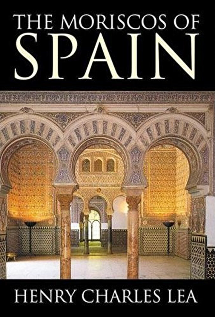 Amerikalı İspanyoloji Uzmanı Henry Charles Lea’nin 1901 yılında yayınlanan “The Moriscos of Spain: Their Conversion and Expulsion” isimli eserinin kapağı. Bu sahaya dair kaleme alınan eserler arasında önemli bir yere sahip olan kitap, “İspanya Müslümanları / Hıristiyanlaştırılmaları ve Sürülmeleri” başlığıyla Türkçe’ye tercüme edildi.