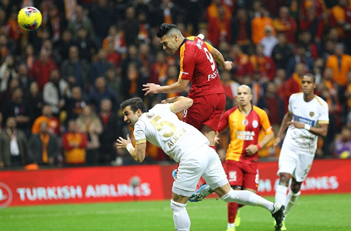 Falcao 76. dakikada yerini Taylan Antalyalı'ya bıraktı.