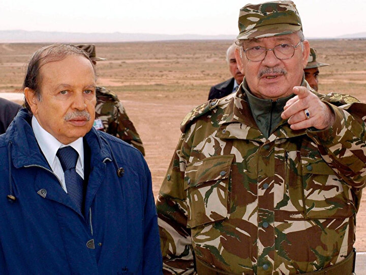 Ahmed Kayid Salih, Cumhurbaşkanı Abdulaziz Buteflika'yla birlikte, 2005.