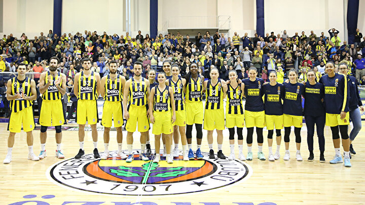 Birsel Vardarlı Fenerbahçe formasıyla 22 kupa kazandı.