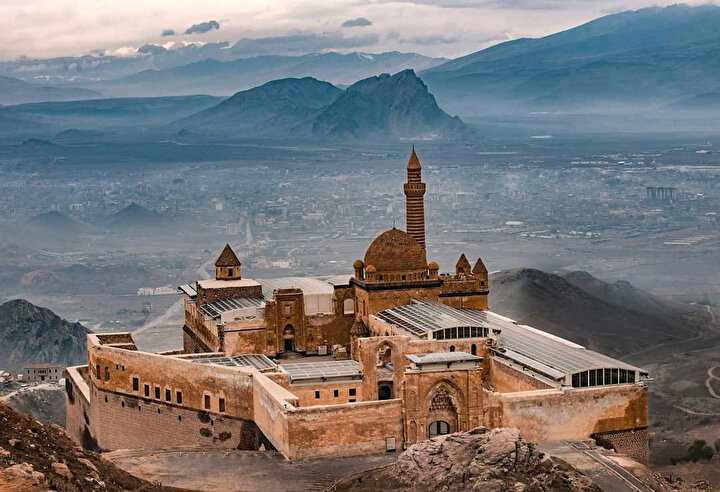 18.Yüzyıl Osmanlı mimarisinin en güzel örneklerinden Ağrı Doğu Beyazıt'taki İshak Paşa sarayı.